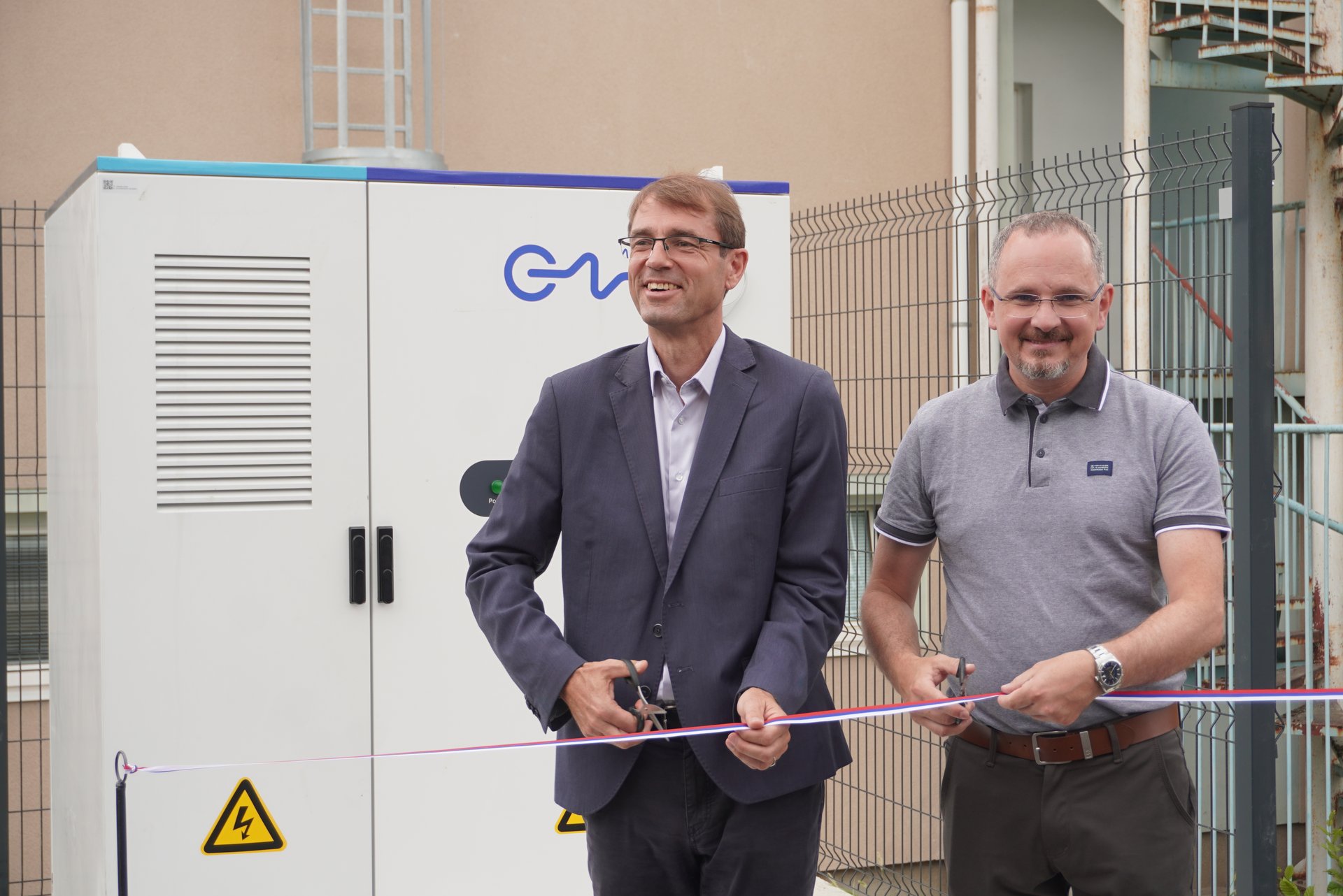 (VIDEO in FOTO) Na Ravnah s slovesnostjo zaključili vseslovenski projekt izgradnje sončnih elektrarn na javnih stavbah